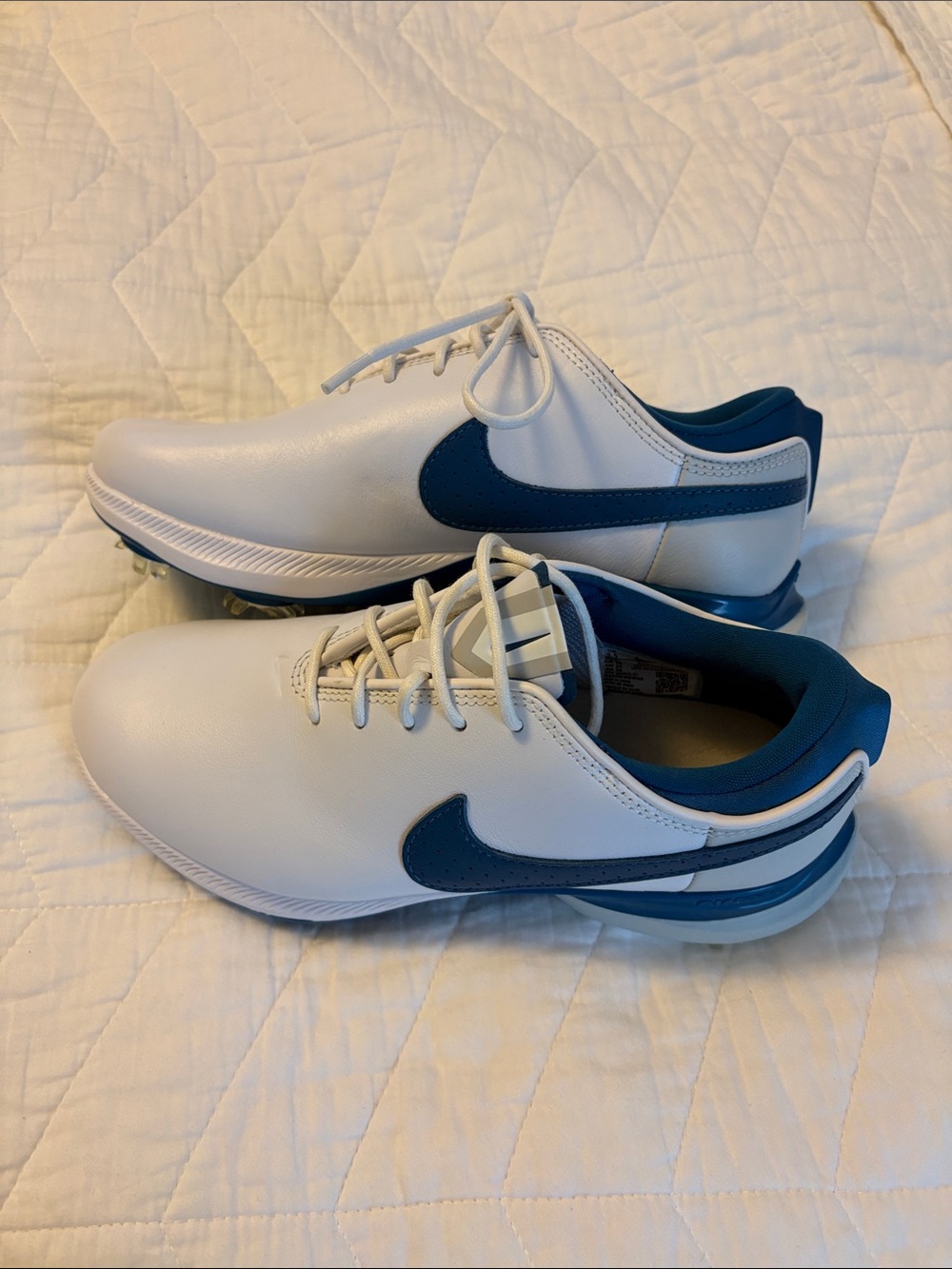 Nike Men’s White and Navy Athletic Golf Shoes